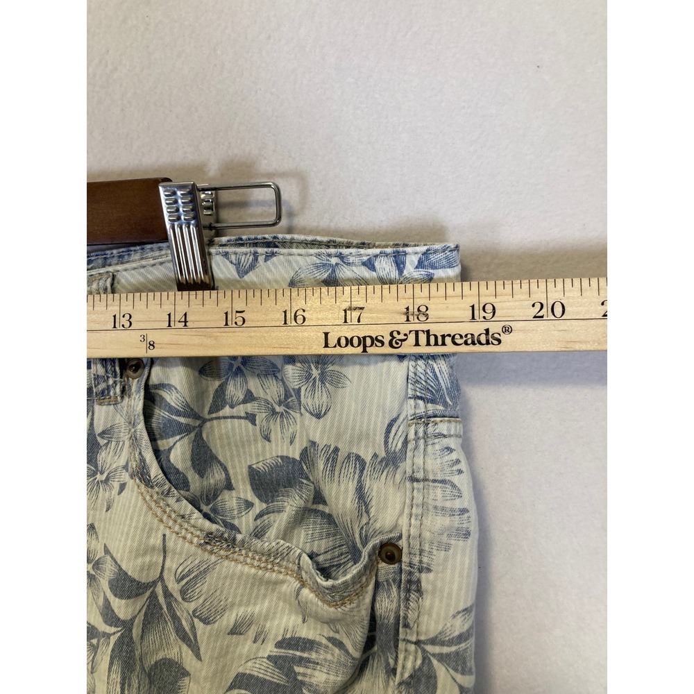 Tropical Coastal Faded Glory Womens 16 Blue White Floral Pinstripe Shorts - Picture 6 of 8